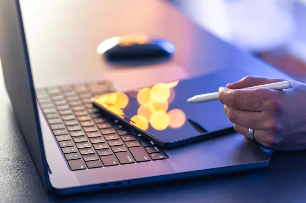 Como Funciona o Tráfego Pago e Por Que é Essencial para Seu Negócio Crescer na Internet - Renoma Digital Como Funciona o Tráfego Pago e Por Que é Essencial para Seu Negócio Crescer na Internet - Renoma Digital